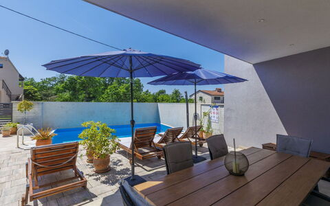 Villa Leonardo: Plant, Table, Furniture, Chair, Shade, Building, Sky, Outdoor Furniture, Flowerpot, Umbrella