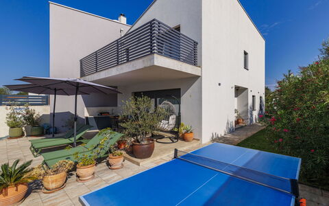Villa Leonardo: Residential Area, Home, Shade, Apartment, Balcony, Garden, Landscaping, Estate, Yard, Design