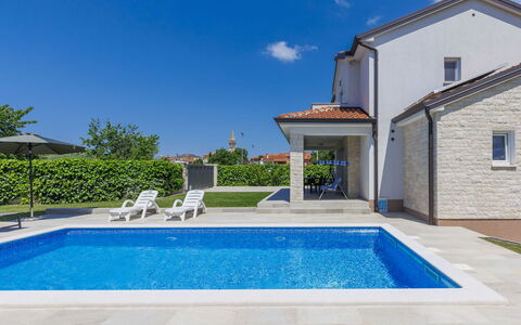 Villa Zirdum: Water, Plant, Sky, Daytime, Property, Cloud, Building, Swimming Pool, Blue, Azure