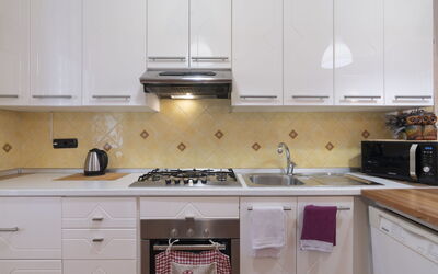 Accommodation:&nbsp;La Marina 665.1