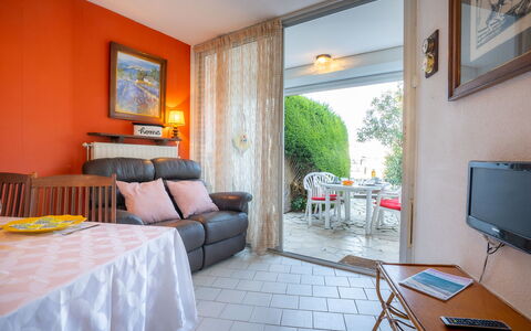 Port Camargue 510: Table, Picture Frame, Furniture, Building, Comfort, Azure, Plant, Wood, Chair, Interior Design