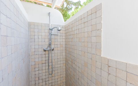 Villetta Ferreri: Tile, Property, Wall, Room, Bathroom, Architecture, Real Estate, Material Property, Flooring, House