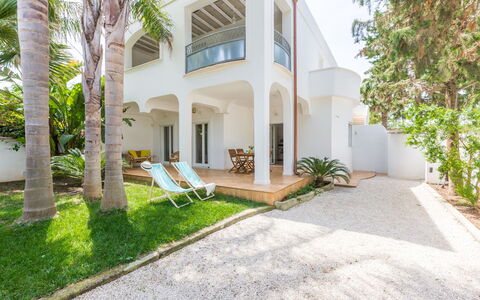 Villetta Ferreri: Property, Home, Building, House, Real Estate, Residential Area, Estate, Architecture, Apartment, Facade