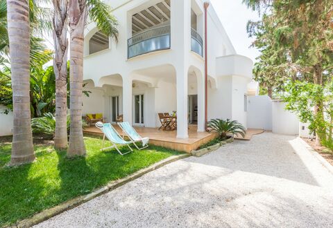 Villetta Ferreri: Property, Home, Building, House, Real Estate, Residential Area, Estate, Architecture, Apartment, Facade