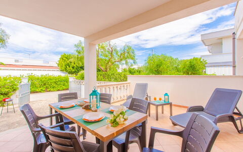 Villa Mezzaluna: Property, Room, Real Estate, Building, Interior Design, House, Furniture, Home, Table, Estate