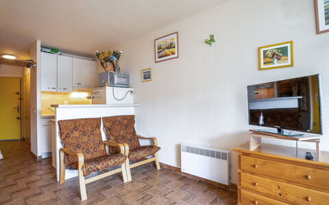 Port Camargue 520: Property, Furniture, Picture Frame, Cabinetry, Drawer, Building, Chest Of Drawers, Wood, Dresser, Interior Design