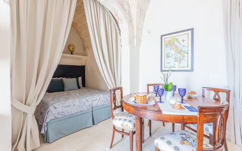 Solo Voi: Room, Furniture, Property, Curtain, Bedroom, Interior Design, Bed, Suite, Building, House