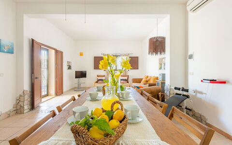 Villa Lidia Con Piscina: Room, Property, Interior Design, Living Room, Yellow, Furniture, Building, House, Real Estate, Floor