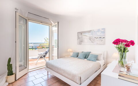 Appartamento Panorama Sul Mare: Furniture, Property, Room, Bedroom, Interior Design, Bed, Building, Real Estate, House, Suite