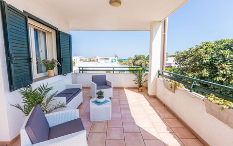 Appartamento Panorama Sul Mare: Property, Building, Real Estate, House, Room, Home, Balcony, Interior Design, Furniture, Architecture