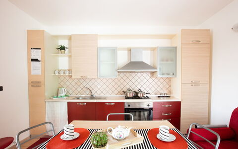 Prato Inglese Sinistro: Table, Furniture, Cabinetry, Property, Tableware, Chair, Countertop, Kitchen, Interior Design, Wood