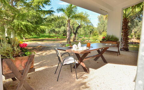 L'alcova: Property, Real Estate, House, Table, Building, Room, Patio, Home, Interior Design, Furniture