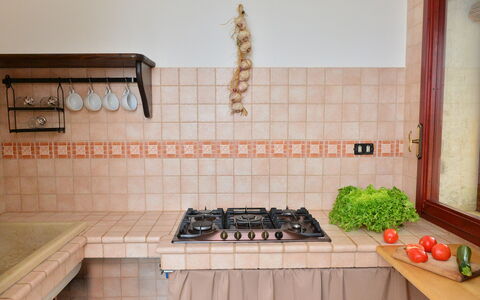L'alcova: Tile, Property, Room, Floor, Interior Design, Architecture, Real Estate, Flooring, House, Kitchen