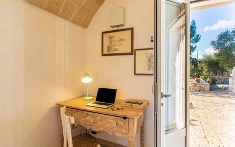 Trullo Con Piscina Per Bambini: Property, Table, Building, Picture Frame, Desk, Wood, Plant
