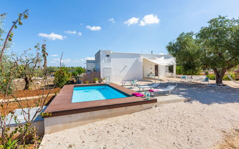 Lamia Di Nonna Mena: Property, House, Real Estate, Swimming Pool, Home, Building, Estate, Villa, Room, Residential Area