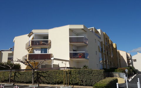 Voiles D'Or-Gênois: Sky, Building, Property, Plant, Window, Urban Design, Condominium, Residential Area, Real Estate, Facade