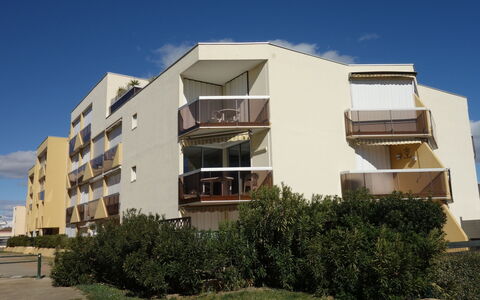 Voiles D'Or-Gênois: Sky, Plant, Building, Window, Cloud, Urban Design, Land Lot, Commercial Building, Facade, Condominium
