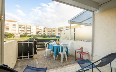 Los Amigos 130.4: Property, Furniture, Plant, Wood, Textile, Outdoor Furniture, Table