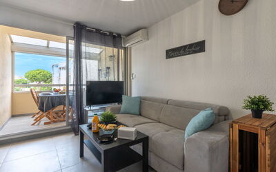 Los Amigos 130.14: Furniture, Table, Houseplant, Plant, Building, Window, Interior Design, Living Room, Flooring, Floor