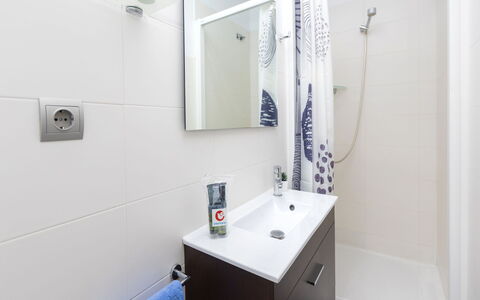 Gracia: Providencia: Bathroom, Property, Room, House, Real Estate, Interior Design, Building, Architecture, Floor, Ceiling