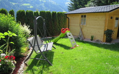 Viktoria: Plant, Green, Natural Environment, Tree, Land Lot, Flower, Vegetation, Biome, Leisure, Grass