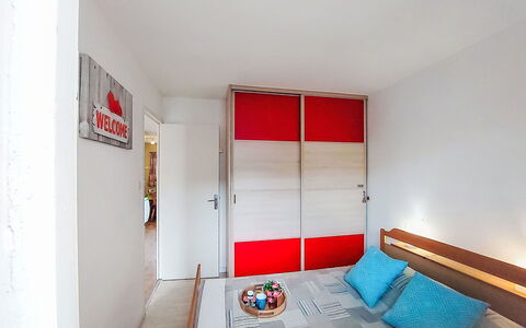 Le Grau du Roi 220: Flooring, Interior Design, Floor, Room, Apartment, Ceiling, Bedroom, Bed, Wood Stain, Hardwood