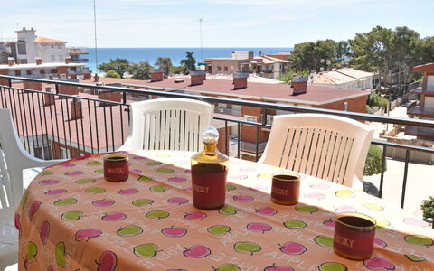 Helen: Property, Tablecloth, Real Estate, Table, Room, Vacation, Furniture, Building, Textile, House