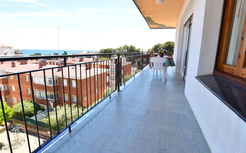 Helen: Property, Building, Real Estate, Balcony, Floor, Handrail, Architecture, Walkway, House, Apartment