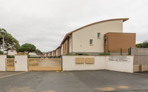 Capbreton 139: Sky, Cloud, Plant, Tree, Land Lot, Asphalt, Facade, Landscape, Roof, Road Surface