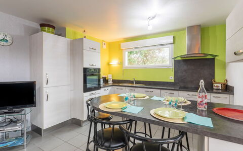 Capbreton 139: Table, Interior Design, Lighting, Wood, Paint, Flooring, Floor, Building, House
