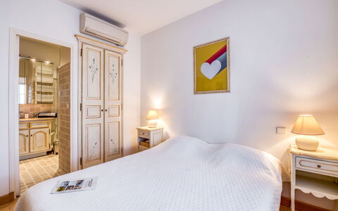 Saint-Tropez 260: Bedroom, Bed, Furniture, Room, Property, Bed Sheet, Bed Frame, Interior Design, Yellow, Wall