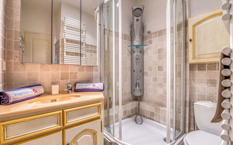 Saint-Tropez 260: Bathroom, Property, Room, Interior Design, Tile, Real Estate, Building, Architecture, Home, House
