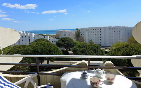 Paradis du Soleil: Property, Real Estate, Restaurant, Architecture, Hotel, Building, Apartment, Balcony, Resort, Vacation