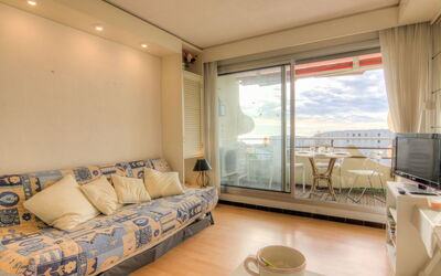 Accommodation:&nbsp;Paradis du Soleil 100.4