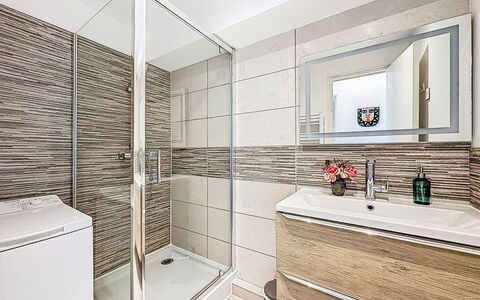 La Grande Motte 130: Flooring, Plumbing Fixture, Floor, Interior Design, Bathroom, Bathroom Cabinet, Sink, Tap, Plumbing, Tile