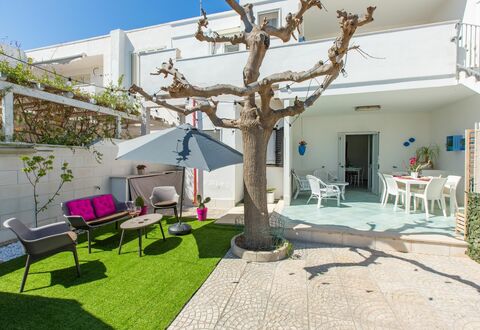 Casa Rosa: Property, House, Building, Real Estate, Home, Room, Apartment, Villa, Backyard, Residential Area