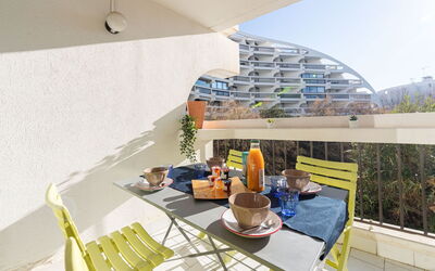 La Grande Motte 310: Furniture, Interior Design, Outdoor Furniture, Building, Wood, Urban Design, Table, Shade, Wall, Chair