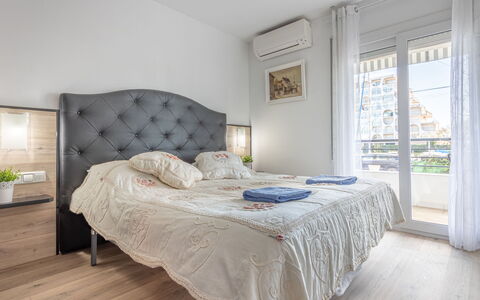 Port Salins: Bedroom, Bed, Furniture, Room, Property, Bed Sheet, Interior Design, Bed Frame, Mattress, Floor