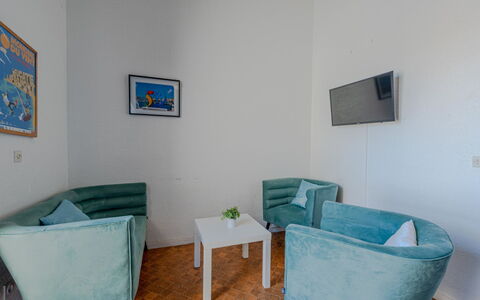 Maison des Sables 3: Picture Frame, Furniture, Property, Blue, Azure, Couch, Interior Design, Building, Comfort, Flooring
