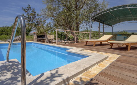 Marijo: Swimming Pool, Property, Real Estate, House, Home, Leisure, Building, Sunlounger, Vacation, Estate