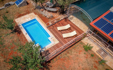 Marijo: Swimming Pool, Property, Water, House, Real Estate, Technology, Vacation, Landscape, Roof, Home