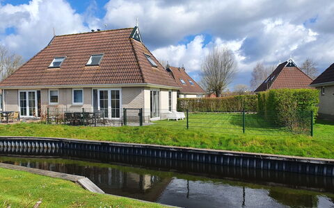 Bungalowpark It Wiid: Cloud, Plant, Sky, Water, Property, Building, Natural Landscape, Tree, Window, Land Lot