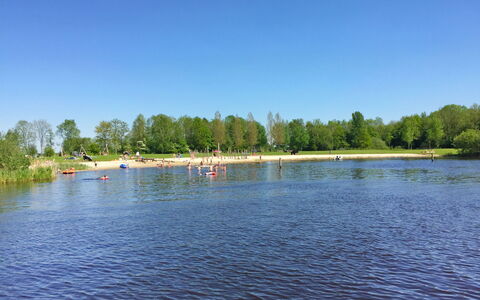 Bungalowpark It Wiid: Water, Sky, Watercraft, Tree, Natural Landscape, Lake, Coastal And Oceanic Landforms, Boats And Boating--Equipment And Supplies, Plant