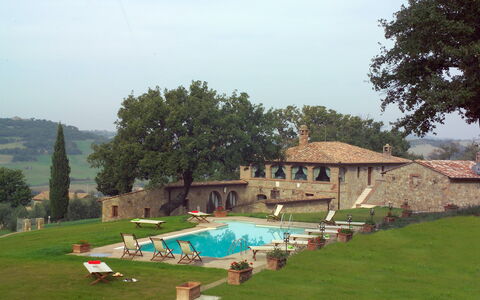 Villa Fontanelle: Sky, Plant, Water, Tree, Building, Swimming Pool, Land Lot, Grass, Cloud, Leisure