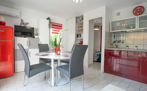 Accommodation:&nbsp;Les Cyprianes 490.7