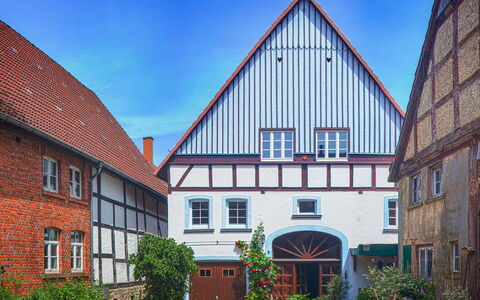 Phileas: Plant, Sky, Window, Building, Wood, Residential Area, Real Estate, Facade, Roof, Landmark