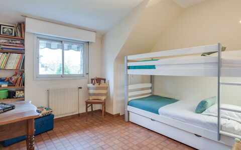 Ty Mam Goz: Bed, Room, Furniture, Bedroom, Property, Bed Sheet, Building, Bed Frame, Mattress, Interior Design