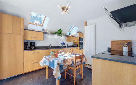 Meeresblick: Furniture, Interior Design, Wood, Flooring, Kitchen, Ceiling, Floor, Chair, Countertop, Room