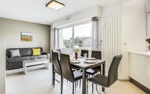 La Closerie des Tremieres: Room, Furniture, Interior Design, Property, Building, Dining Room, Table, Living Room, Ceiling, Floor