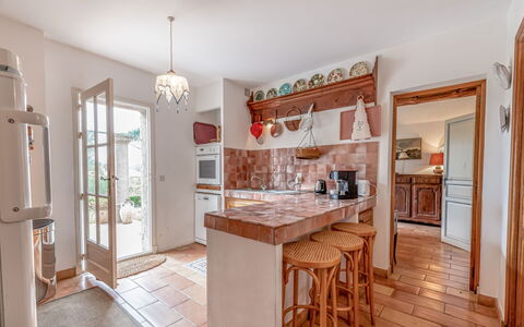 La Source: Property, Room, Furniture, Building, Interior Design, Floor, Real Estate, Ceiling, House, Wood Flooring